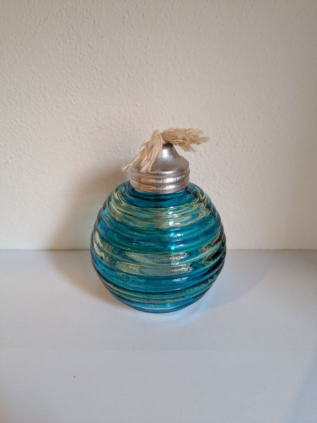 Piccola lampada ad olio in vetro