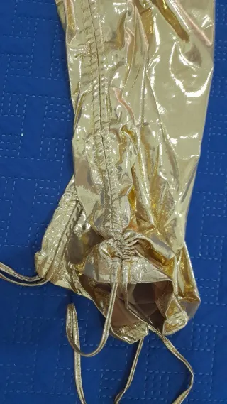 Falda dorada brillante