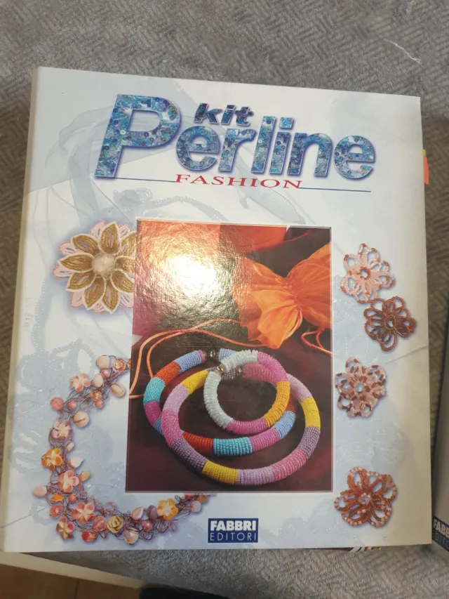 Perline di vetro assortite + guida pratica