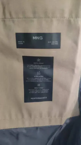 Chaqueta impermeable con capucha- MANGO MAN, xxl