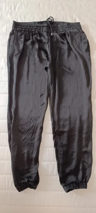 Pantalón negro Zara