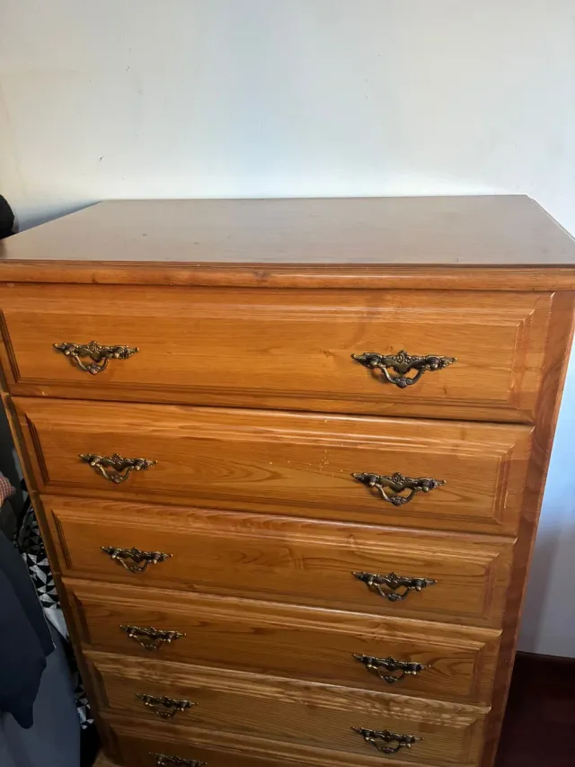 Armario de madera castaño