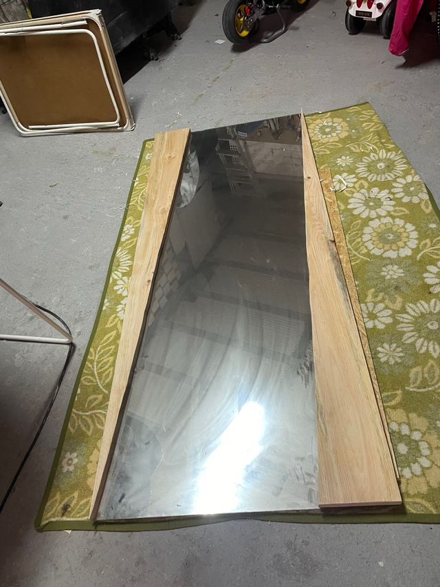 Espejo de pino con marco de madera