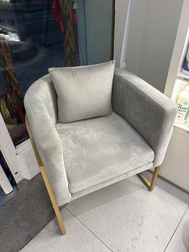 Sillón Terciopelo Gris Patas Doradas