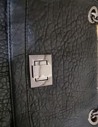 Elegante Bolso Uterqüe Piel Negra Cadena