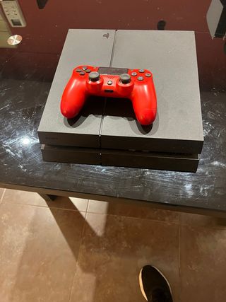 PS4 (PlayStation 4) con Mando Rojo