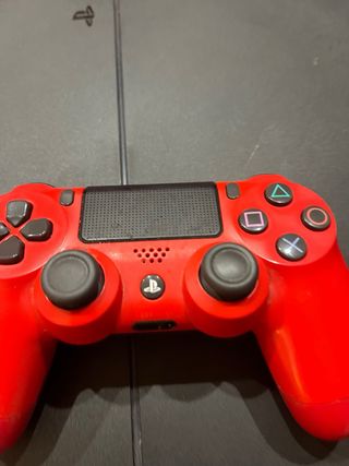 PS4 (PlayStation 4) con Mando Rojo