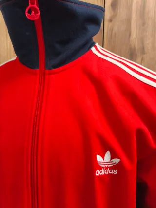 Chaqueta Vintage Adidas talla XL como nueva.