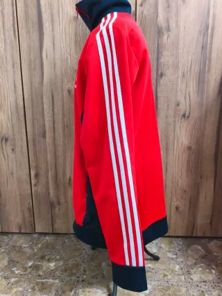 Chaqueta Vintage Adidas talla XL como nueva.