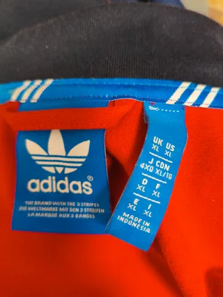 Chaqueta Vintage Adidas talla XL como nueva.