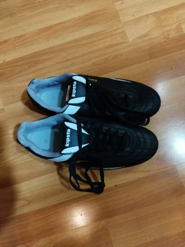 Botas de fútbol Kipsta negras