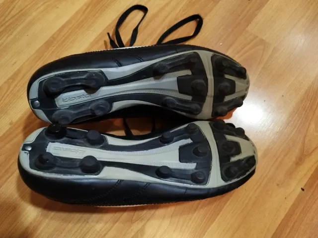 Botas de fútbol Kipsta negras