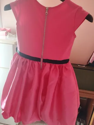 Vestido fucsia con cremallera y lazo negro