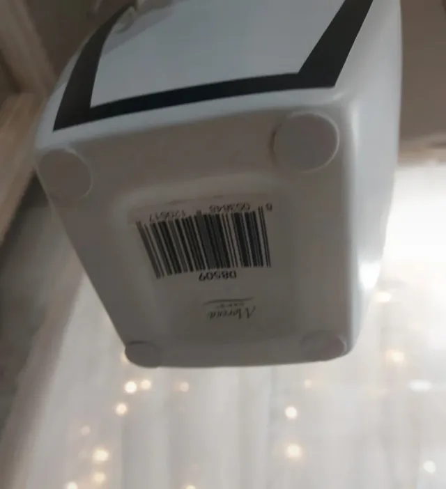 Vaso design bianco con bordatura nera