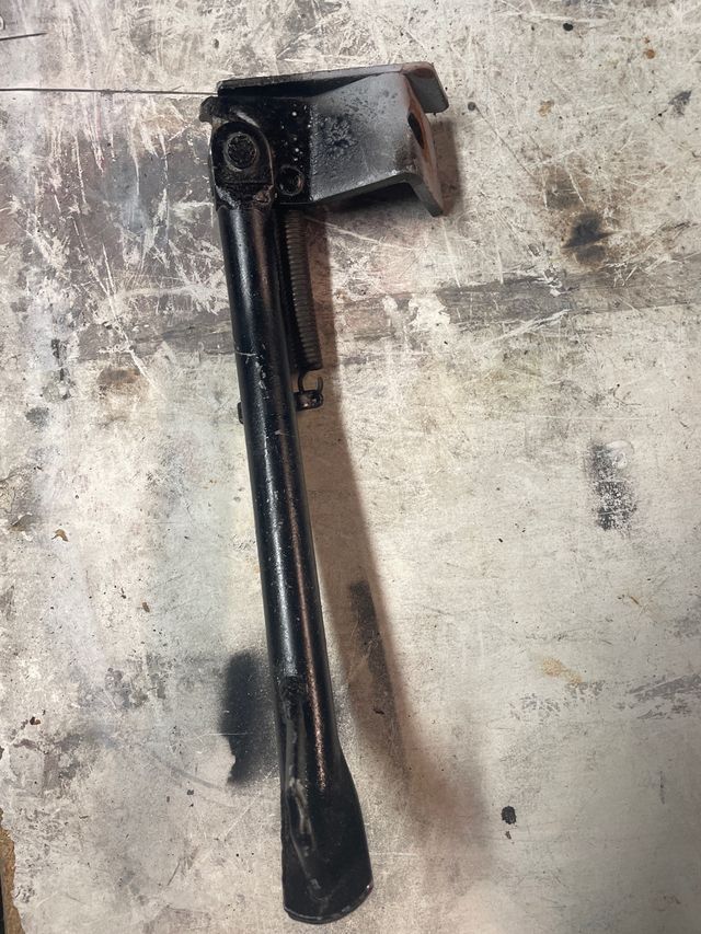 Pata lateral Yamaha Aerox autoretractil