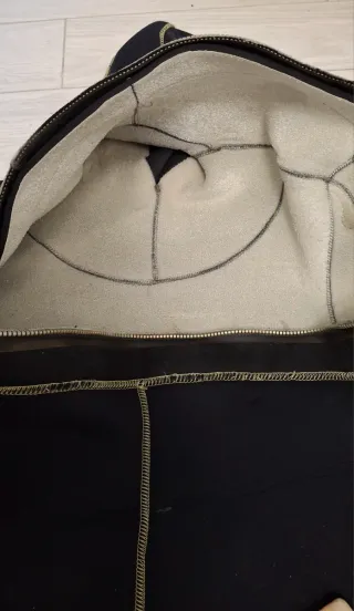 Muta semistagna Free Shark con cappuccio