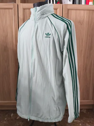 Chaqueta Vintage Adidas talla L como nueva.