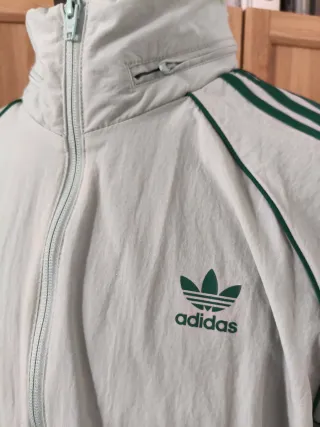 Chaqueta Vintage Adidas talla L como nueva.
