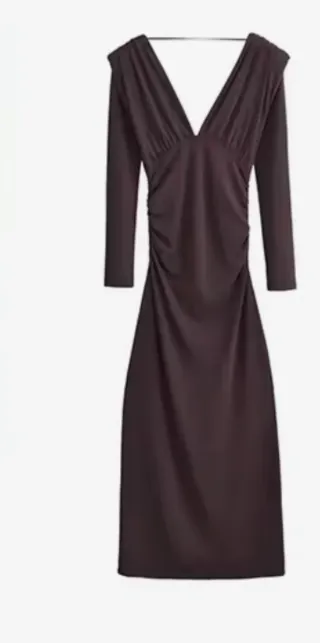 Vestido marrón ajustado escote V