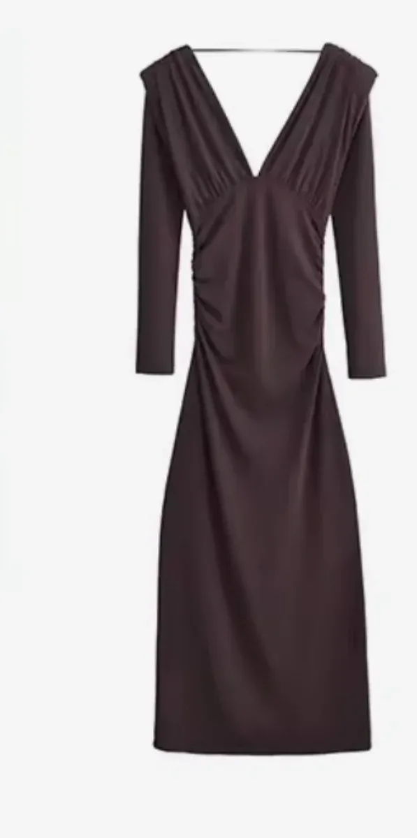 Vestido marrón ajustado escote V