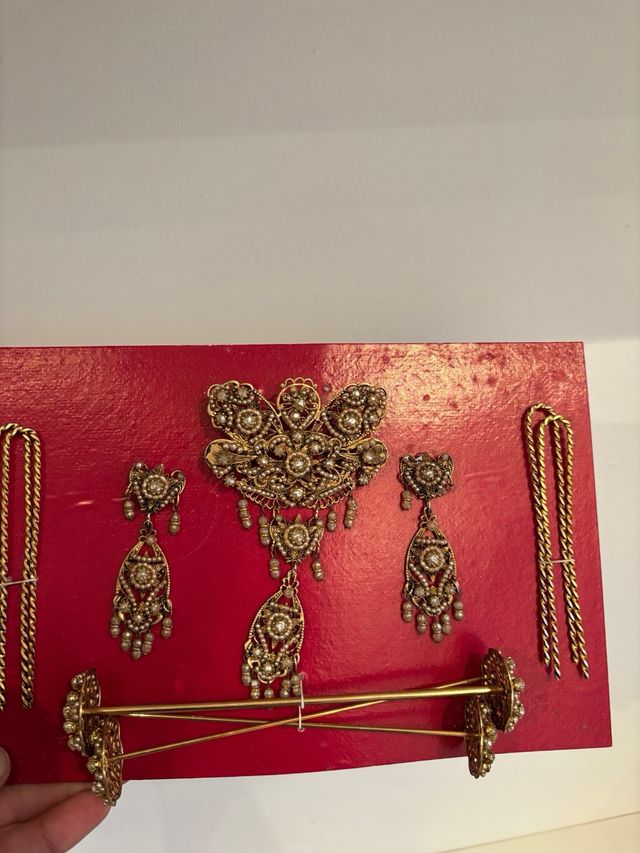 Aderezo de oro viejo y perlas