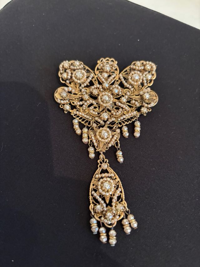 Aderezo de oro viejo y perlas