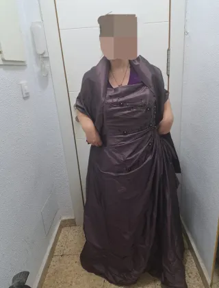 Vestido de fiesta morado y marrón