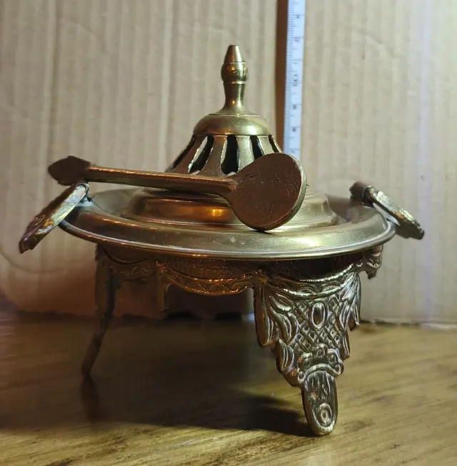 Incensario antiguo de latón
