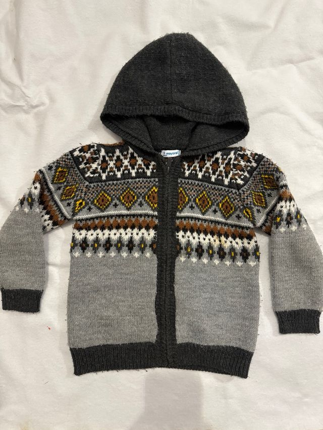 Chaqueta con capucha y estampado infantil