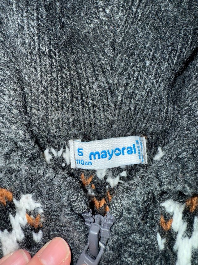 Chaqueta con capucha y estampado infantil