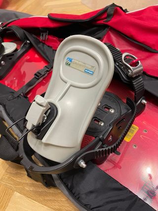 Tabla Snowboard Roja con Fijaciones y funda