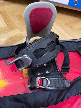 Tabla Snowboard Roja con Fijaciones y funda