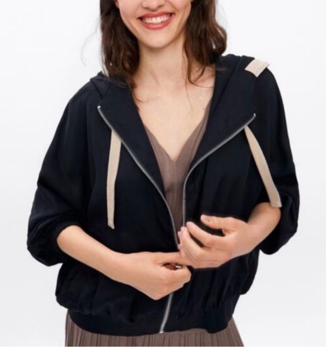Chaqueta nueva de  Zara con capucha y cremallera