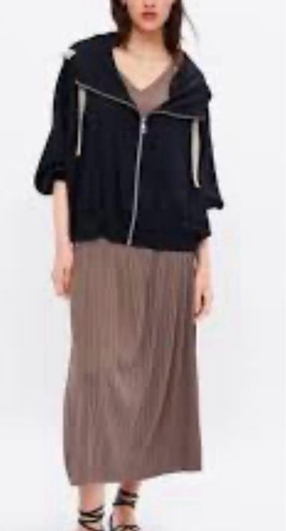 Chaqueta nueva de  Zara con capucha y cremallera
