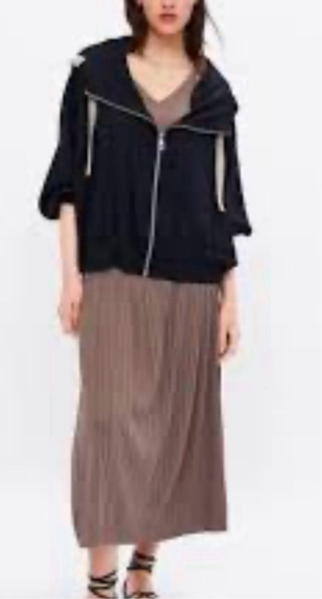 Chaqueta nueva de  Zara con capucha y cremallera