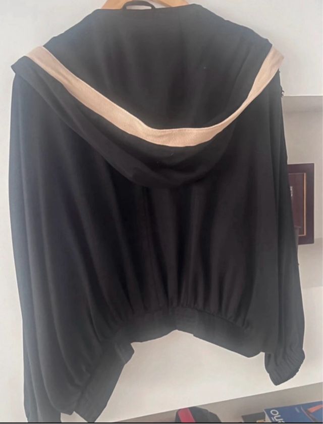 Chaqueta nueva de  Zara con capucha y cremallera