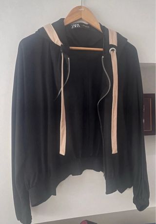 Chaqueta nueva de  Zara con capucha y cremallera