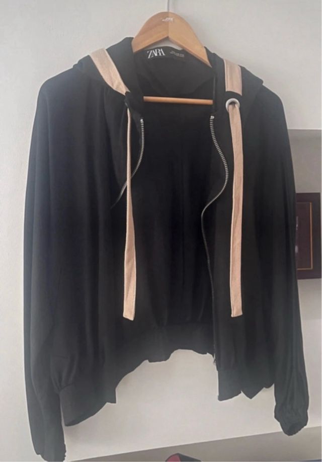 Chaqueta nueva de  Zara con capucha y cremallera