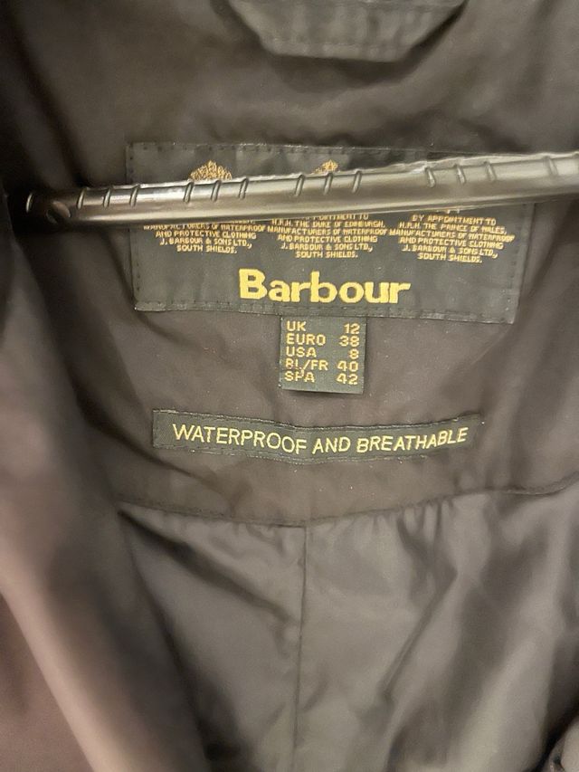 Gabardina Barbour Negra/Morada