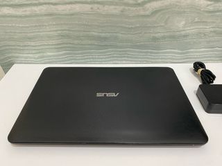 Portátil Asus Intel i7 12GB RAM