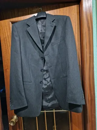 Americanas grises tallas XL por 5 euros la unidad.