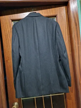 Americanas grises tallas XL por 5 euros la unidad.