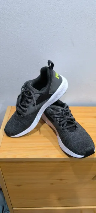 Zapatillas Puma Grises y Amarillas