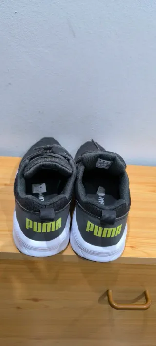 Zapatillas Puma Grises y Amarillas