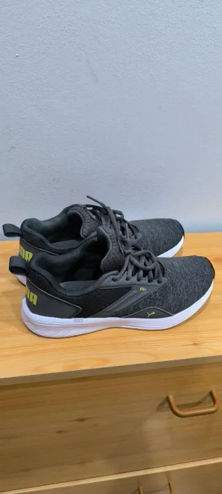 Zapatillas Puma Grises y Amarillas