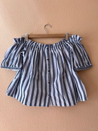 Blusa con escote barco y rayas estampadas de Zara