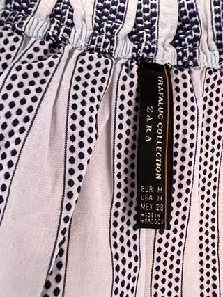 Blusa con escote barco y rayas estampadas de Zara