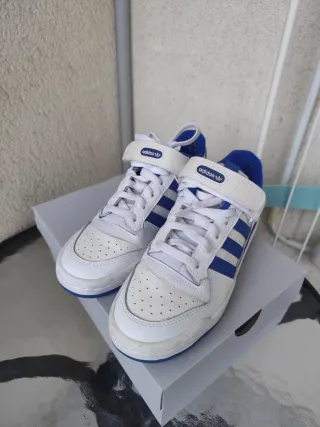 Adidas Forum Low Blancas y Azules originales