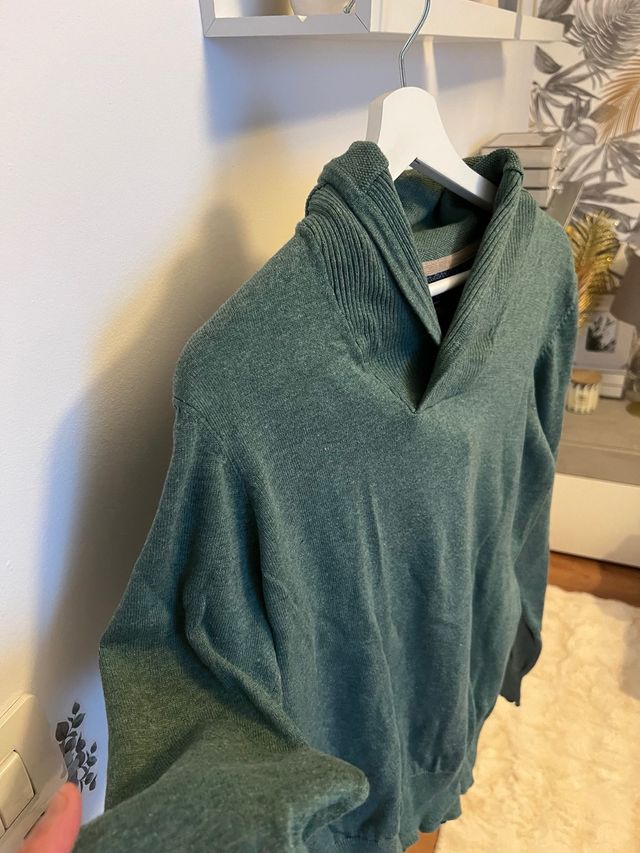 Jersey verde cuello vuelto