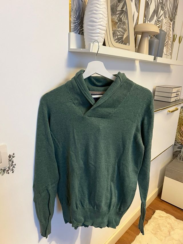 Jersey verde cuello vuelto